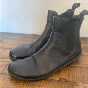 Vivobarefoot Fulham black leather boots
